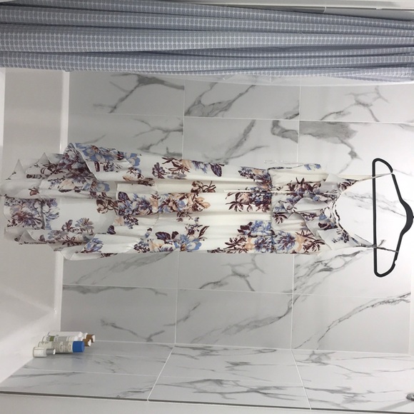 Gorgeous ruffled high low dress - Picture 3 of 5